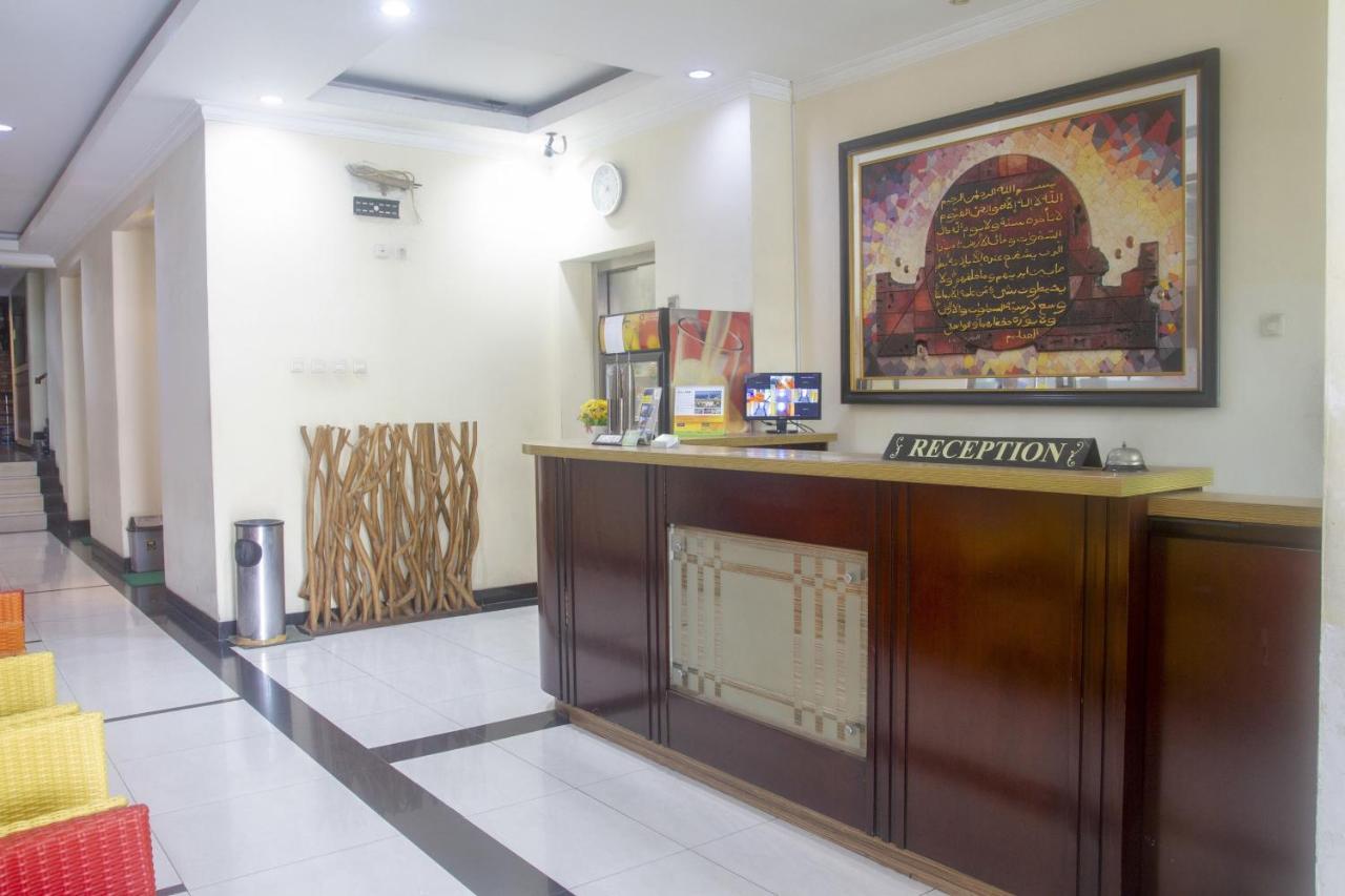 Hotel Oyo 3894 Karunia Muslim Syariah Jakarta