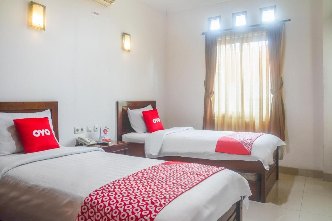 Oyo 3894 Karunia Muslim Syariah Hotel 2*