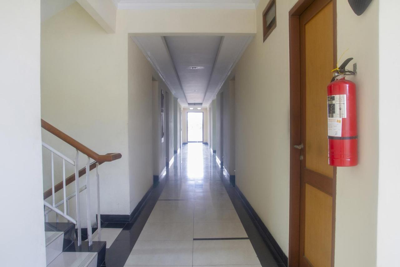 Oyo 3894 Karunia Muslim Syariah Hotel 2*