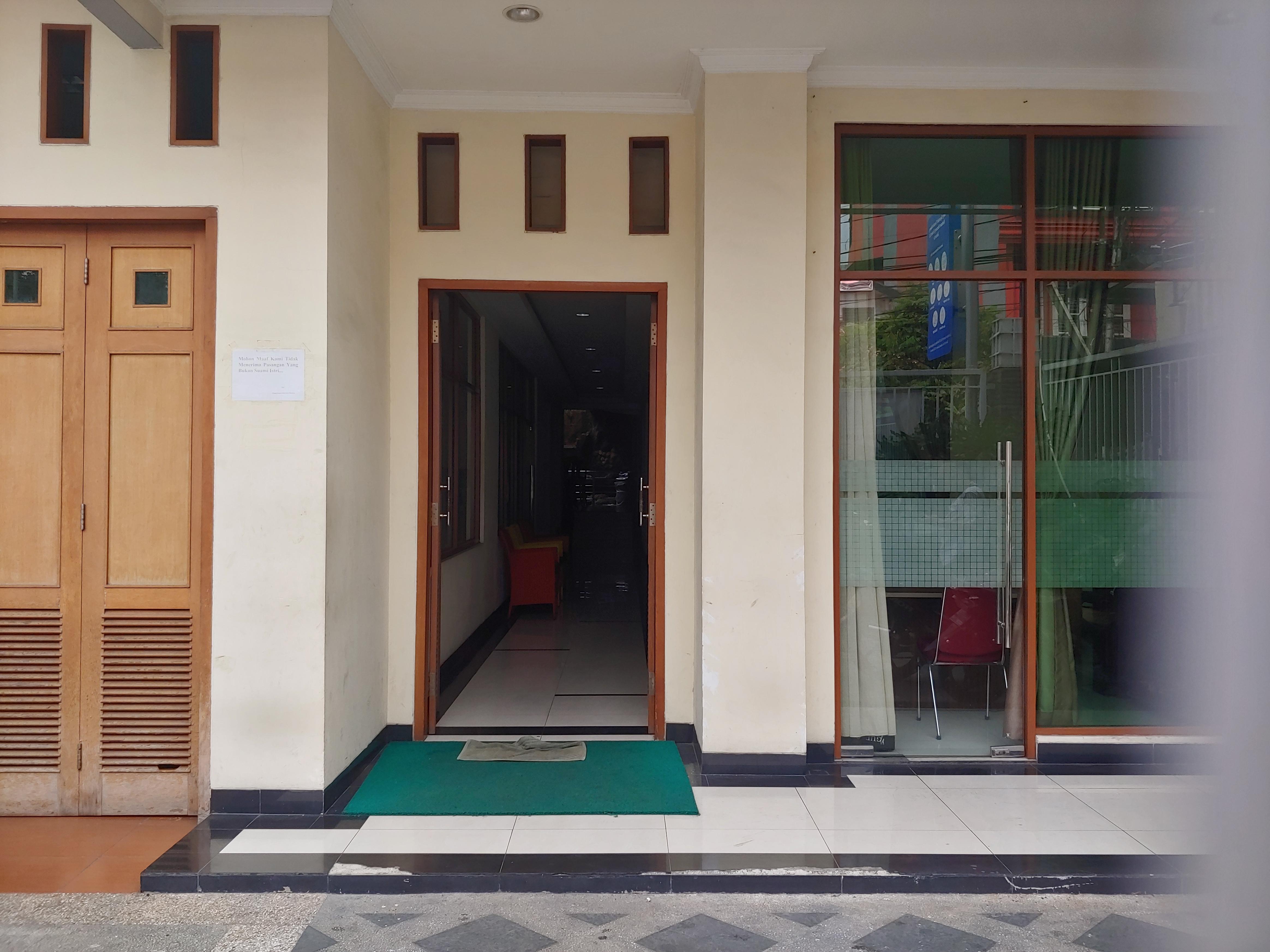 Oyo 3894 Karunia Muslim Syariah Jakarta